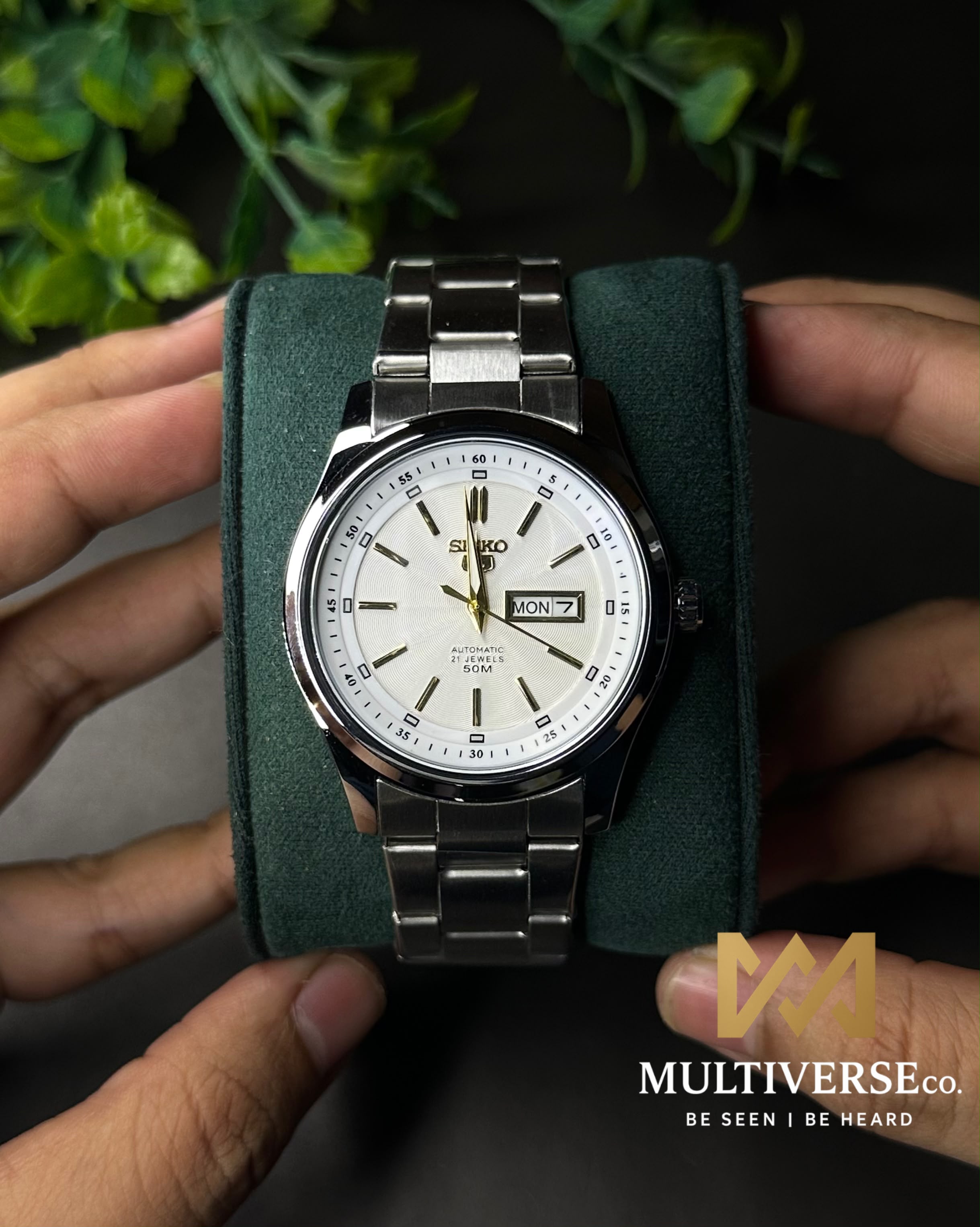 SEIKO 5 SILVER TONE TEXTURED WHITE DIAL GOLD ACCENT STEEL WATCH_img_1
