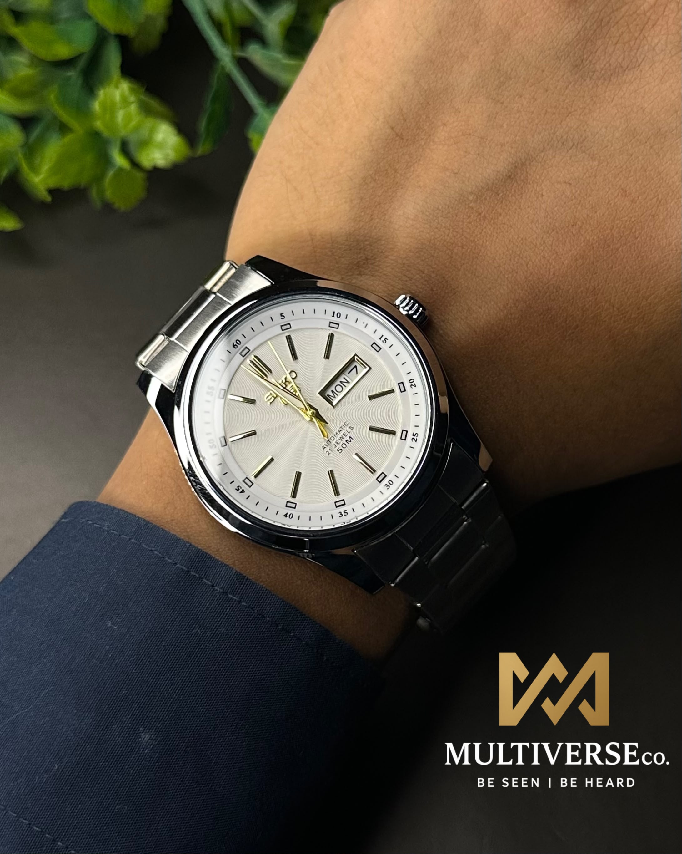 SEIKO 5 SILVER TONE TEXTURED WHITE DIAL GOLD ACCENT STEEL WATCH_img_7
