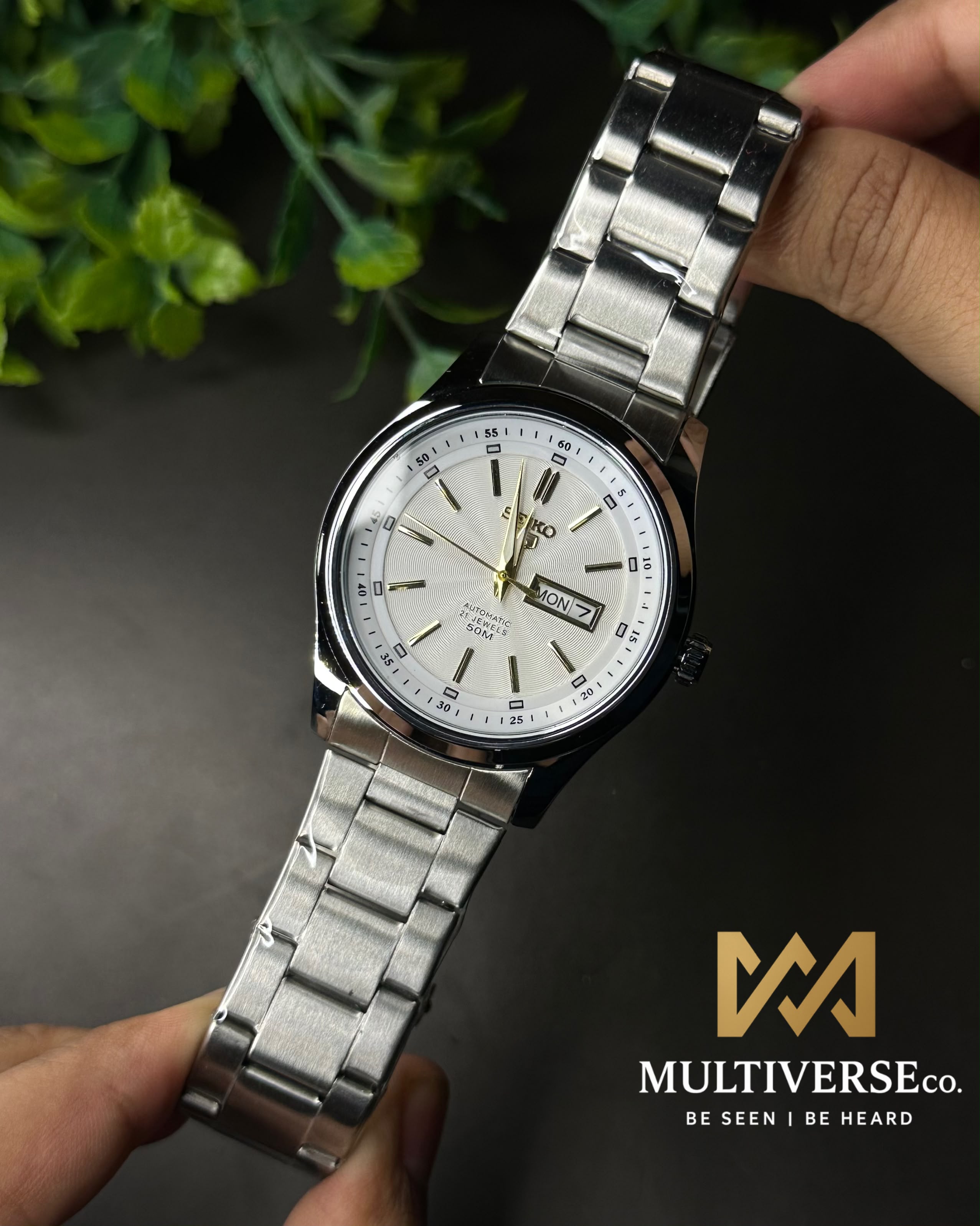 SEIKO 5 SILVER TONE TEXTURED WHITE DIAL GOLD ACCENT STEEL WATCH_img_2