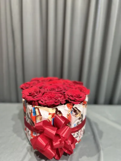 chocolates with red roses_img_1
