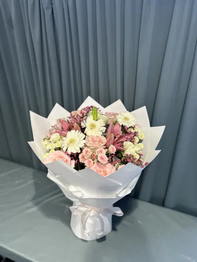 White and white pink mix stunning bouquet_img_0