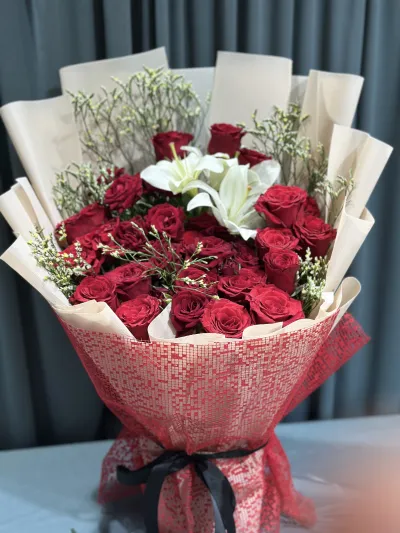 Lily within Red  roses stunning bouquet_img_1