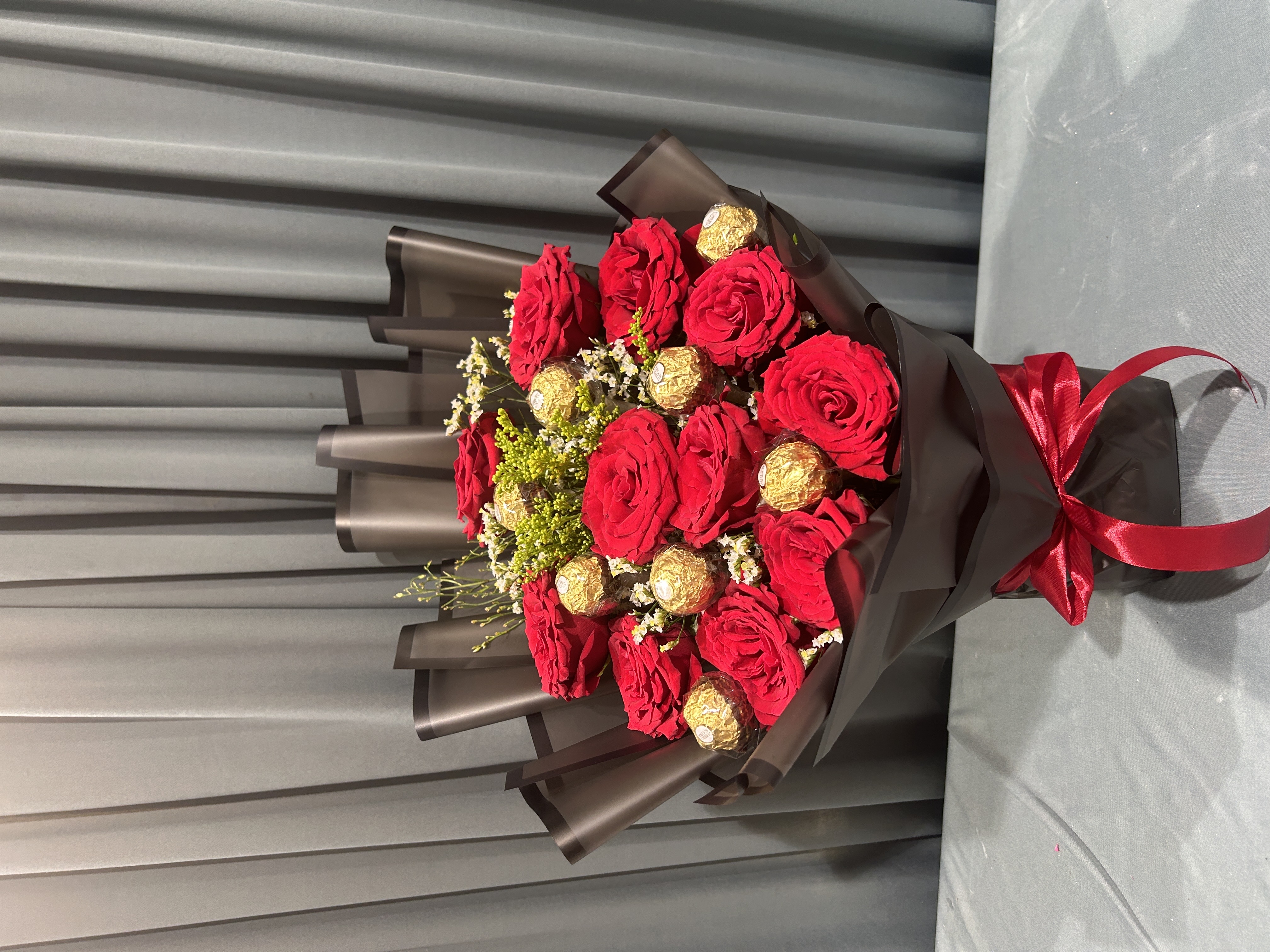 Red roses with chocolates