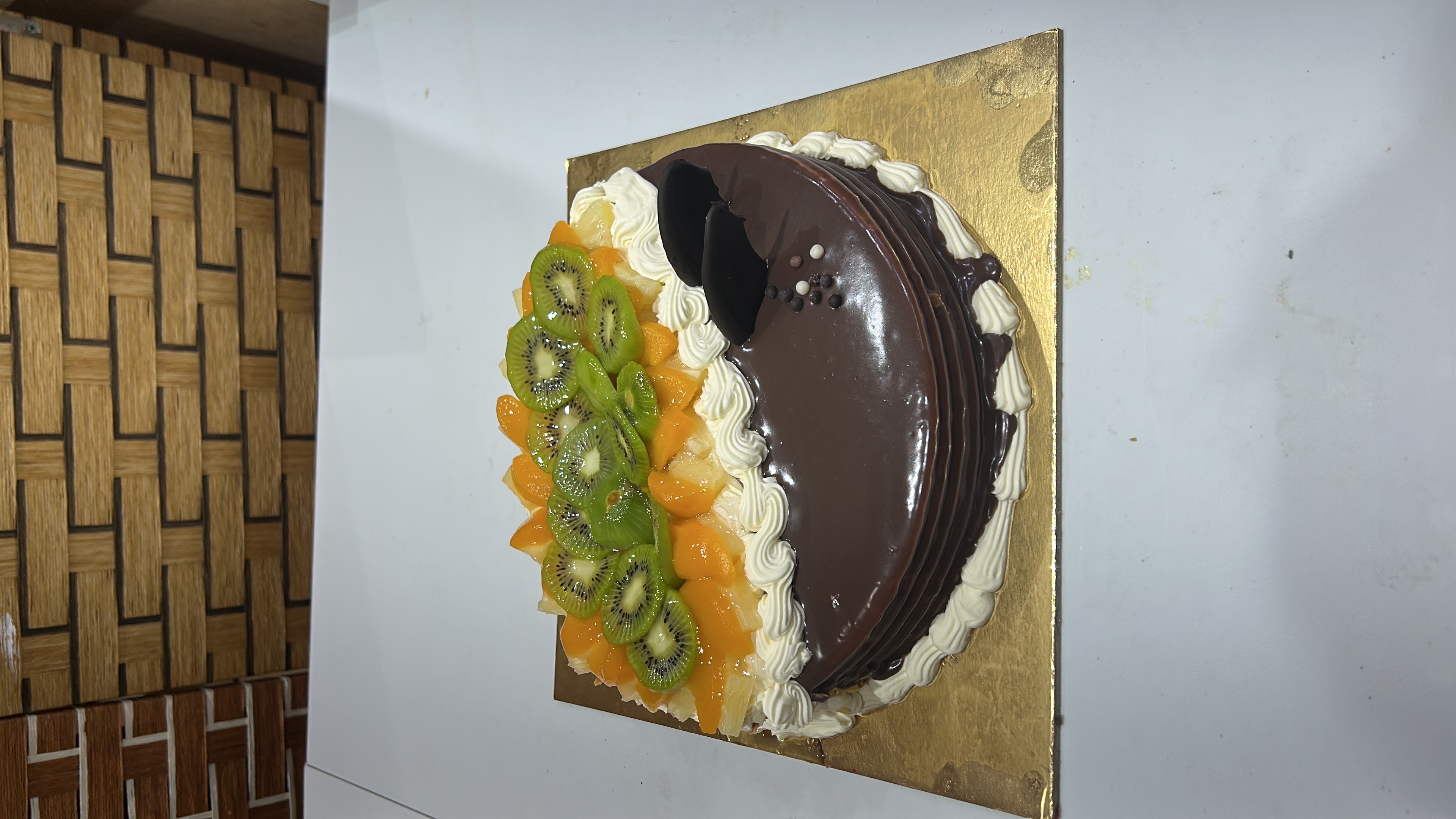 Cake Chocolate and galaxy flavor