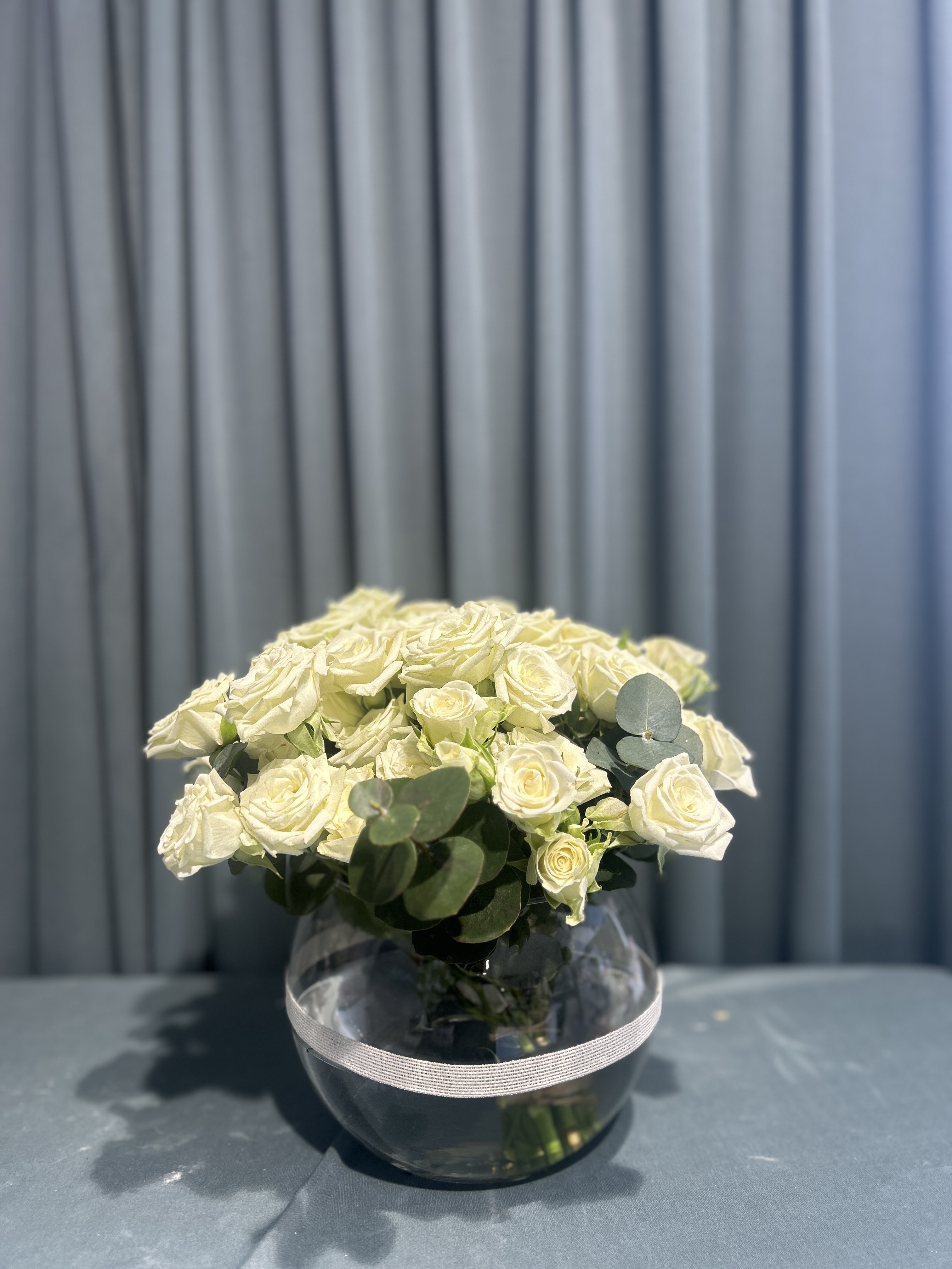 White petals vase