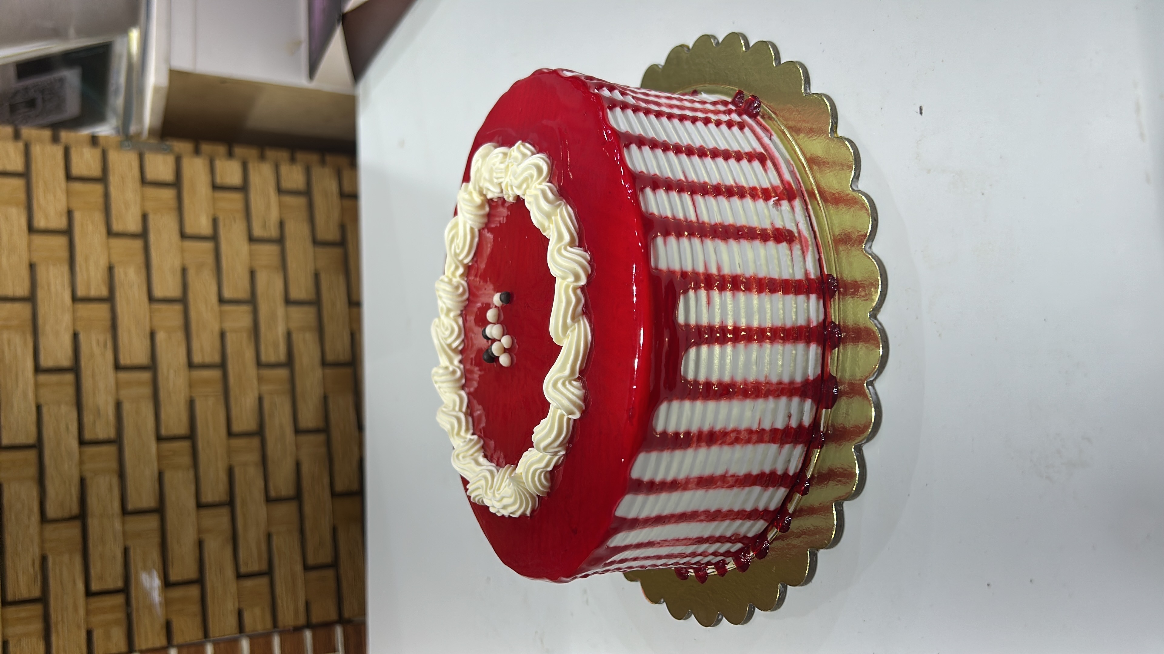 Strawberry flavor cake