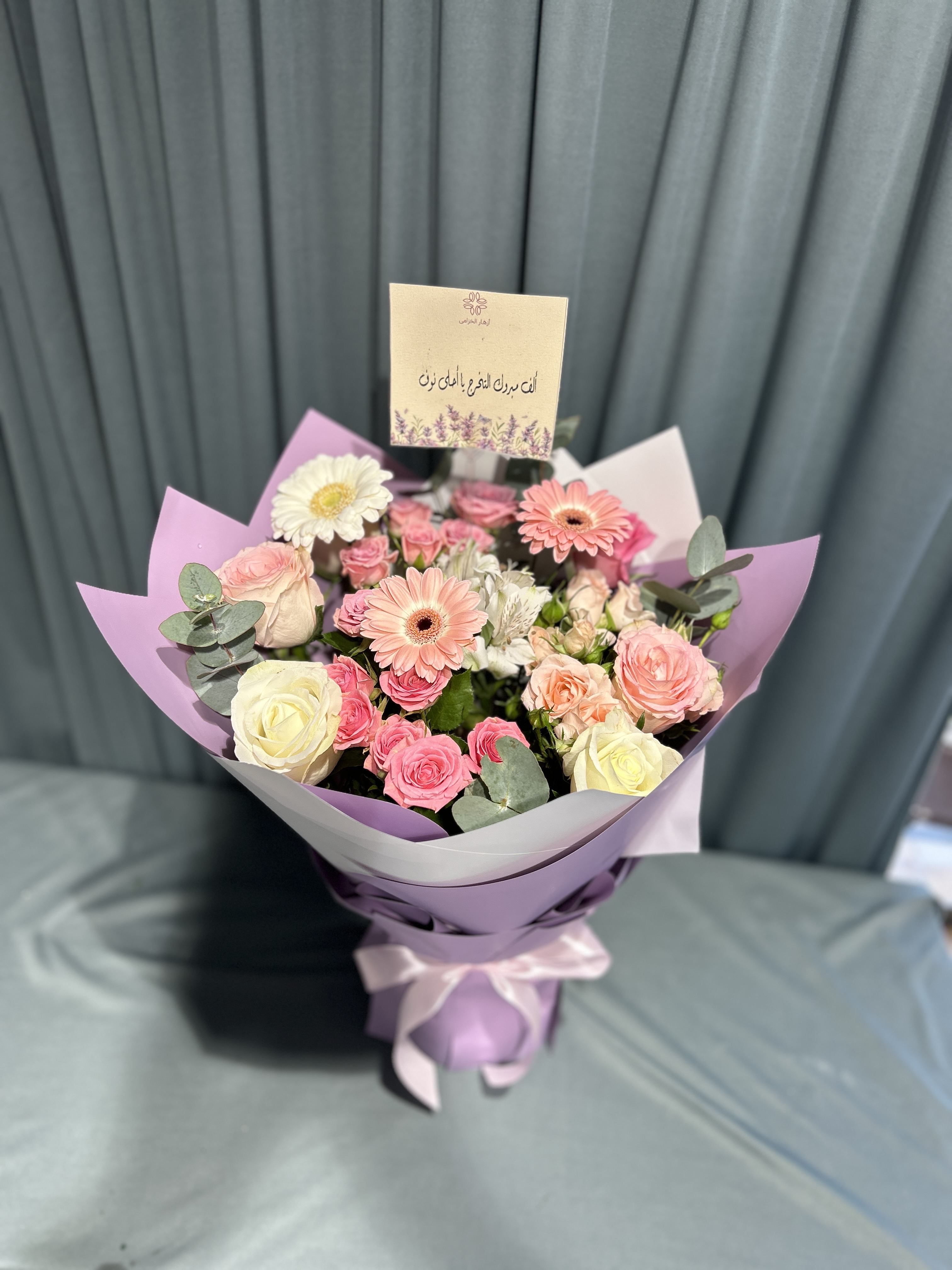 White and white pink mix stunning bouquet_img_1