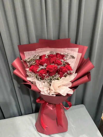 Red and pink hand bouquet_img_1