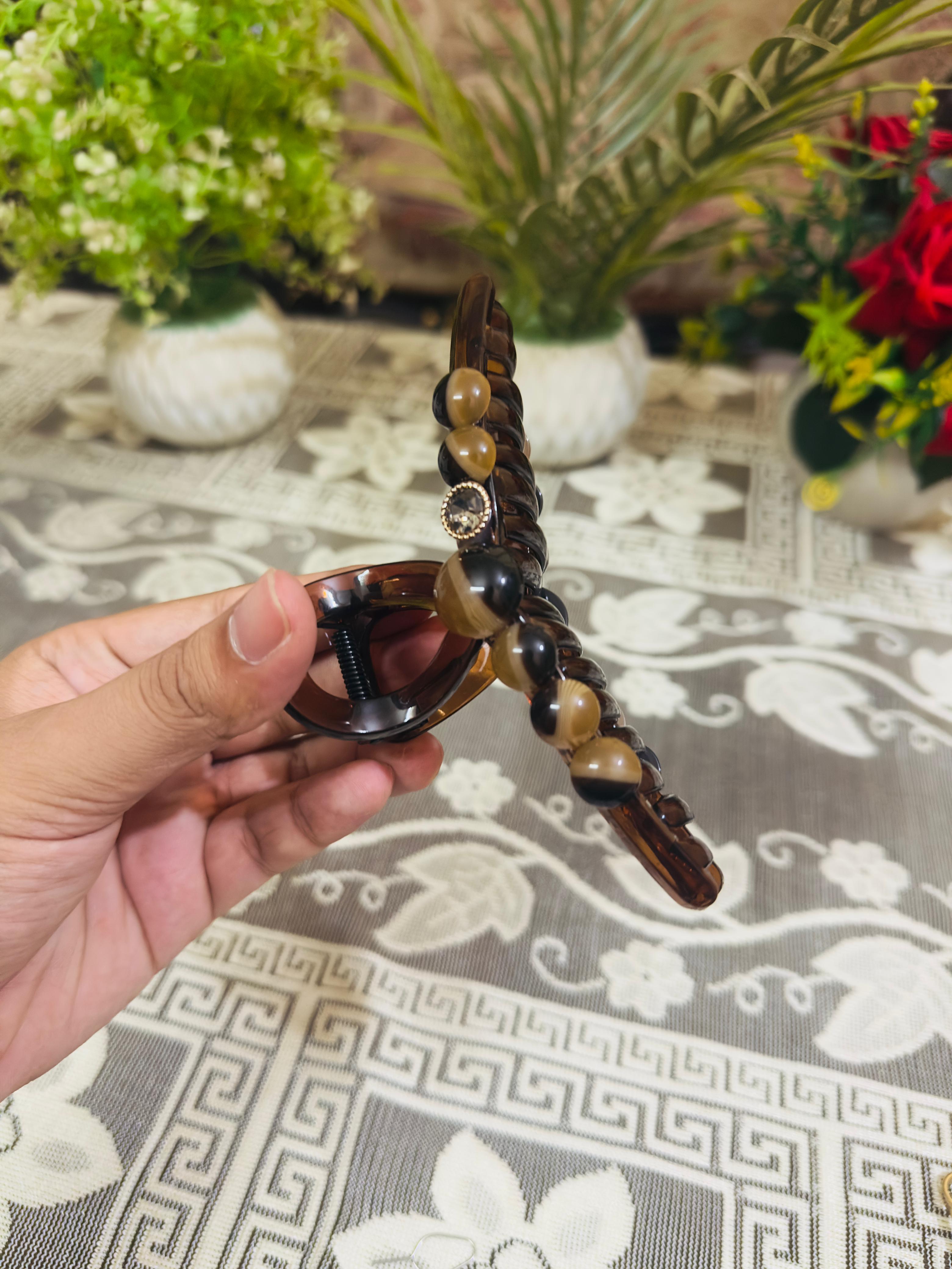 Trendy Decorative Hair Claw for Everyday Wear_img_0