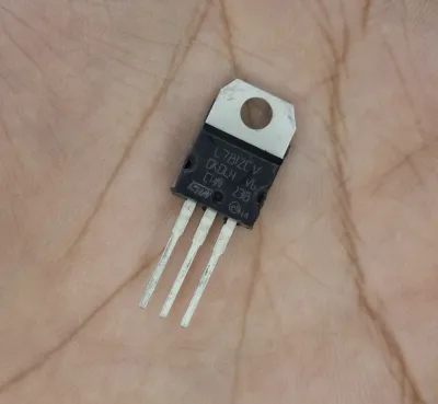 7805 voltage Regulator IC 5V_img_0