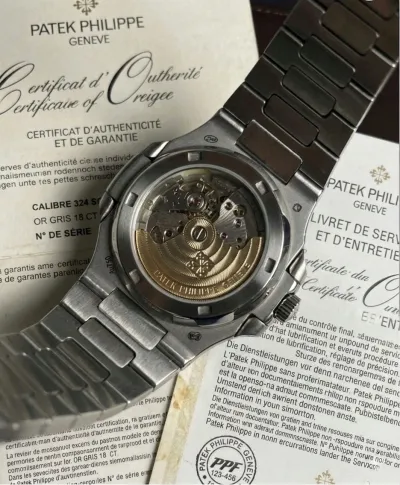 Patek Philippe Nautilus Ref. 5711/113P-001Black dial. Emerald brilliance. Pure luxury._img_4
