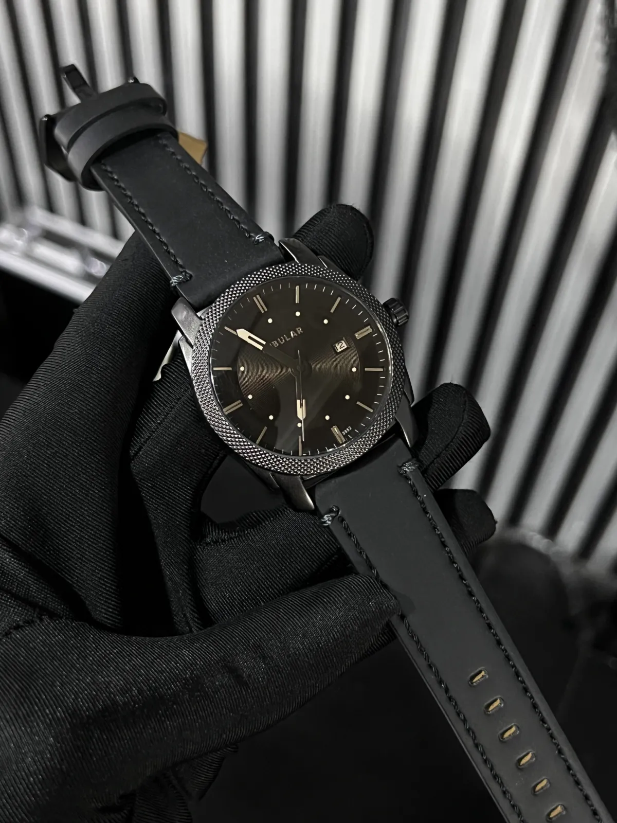 Tubular leather watch