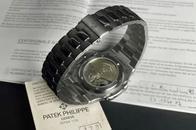Patek Philippe Nautilus Ref. 5711/113P-001Black dial. Emerald brilliance. Pure luxury._img_3