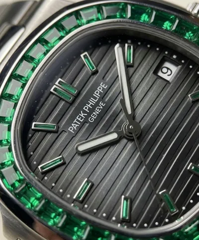 Patek Philippe Nautilus Ref. 5711/113P-001Black dial. Emerald brilliance. Pure luxury._img_0