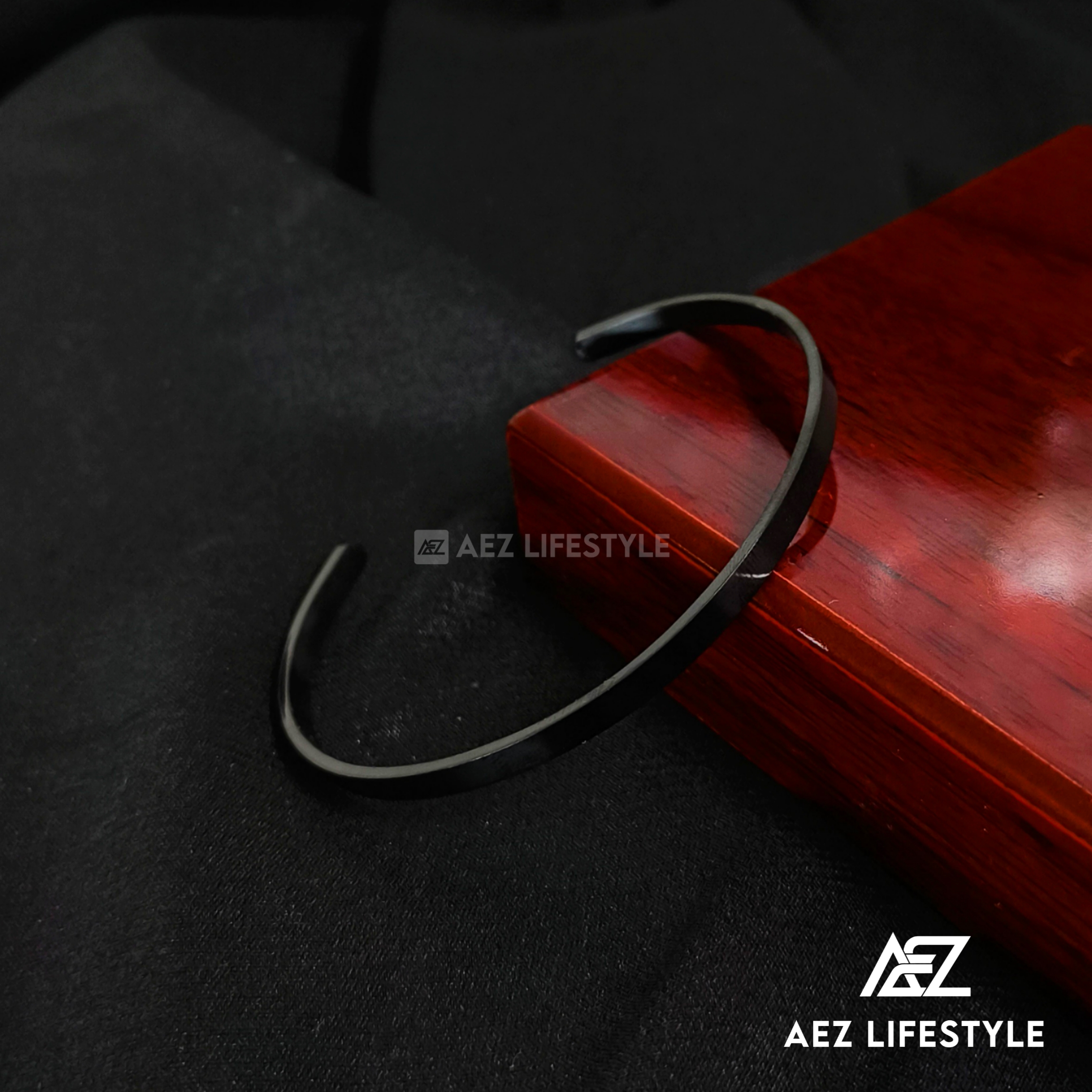 Classic Cuff Bracelet Black Edition