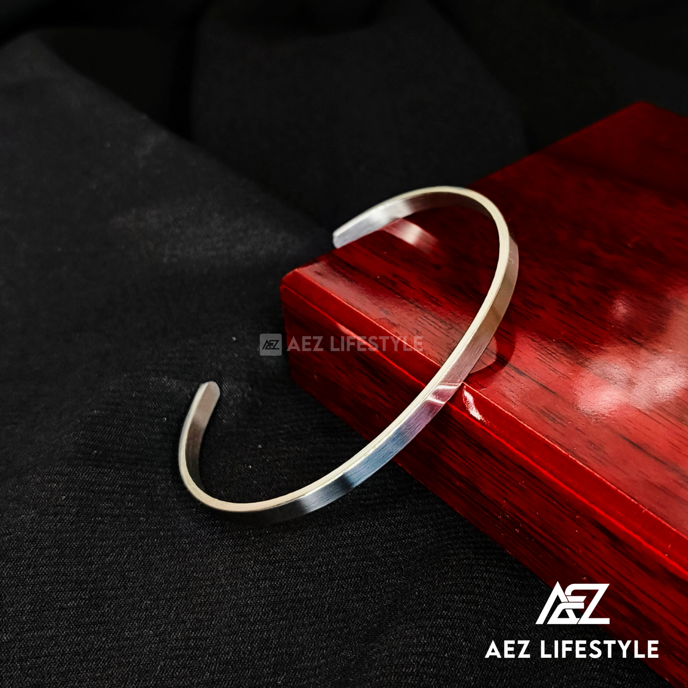 Classic Cuff Bracelet Silver Edition