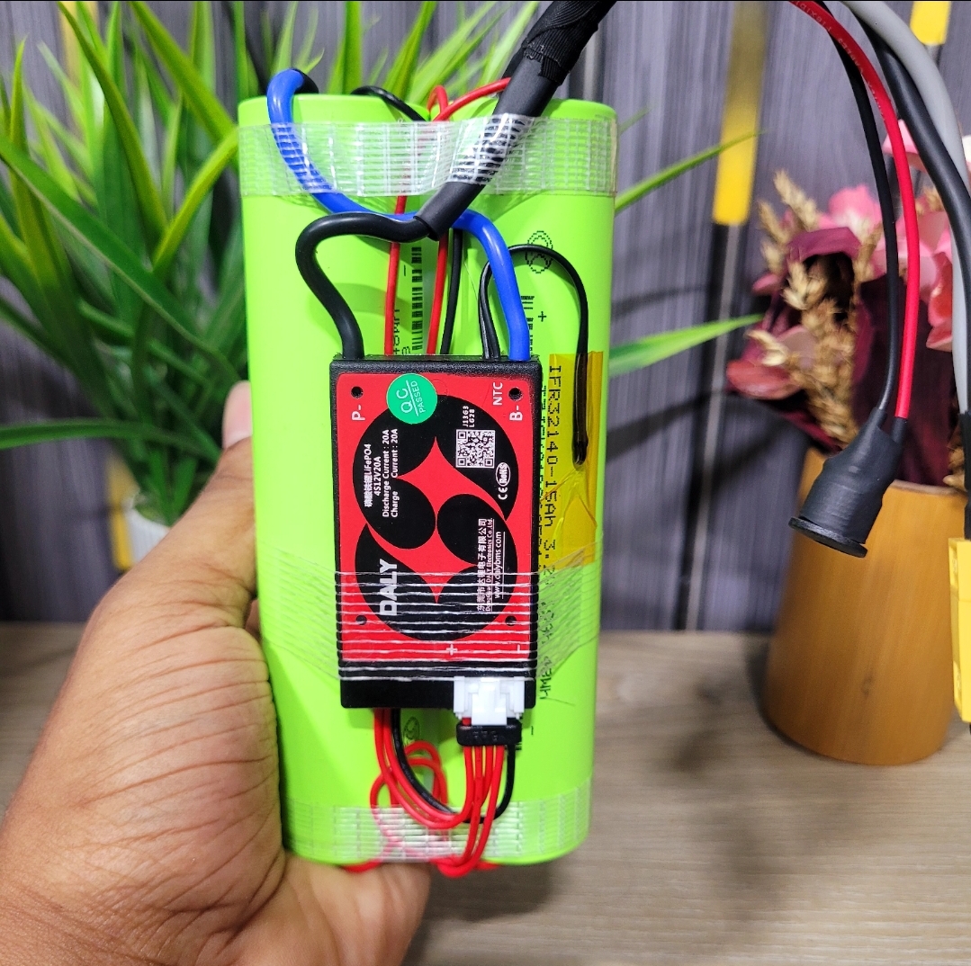 12V 15Ah LiFePO4 Battery With DALY 20A BMS XT60 Charging Connector_img_2