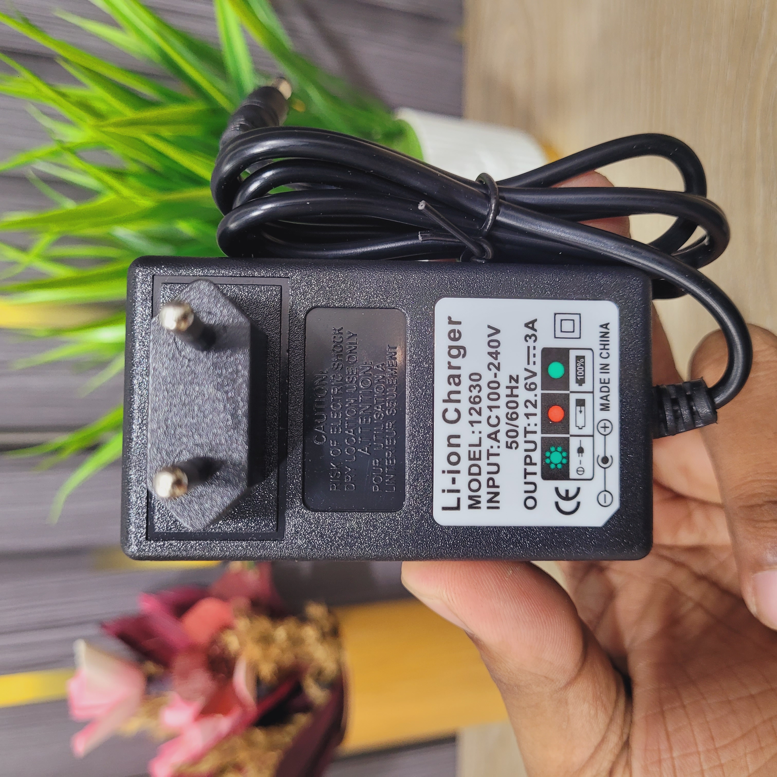 12.6V 3A Li-ion Battery Charger 12V Lithium Battery Pack_img_0
