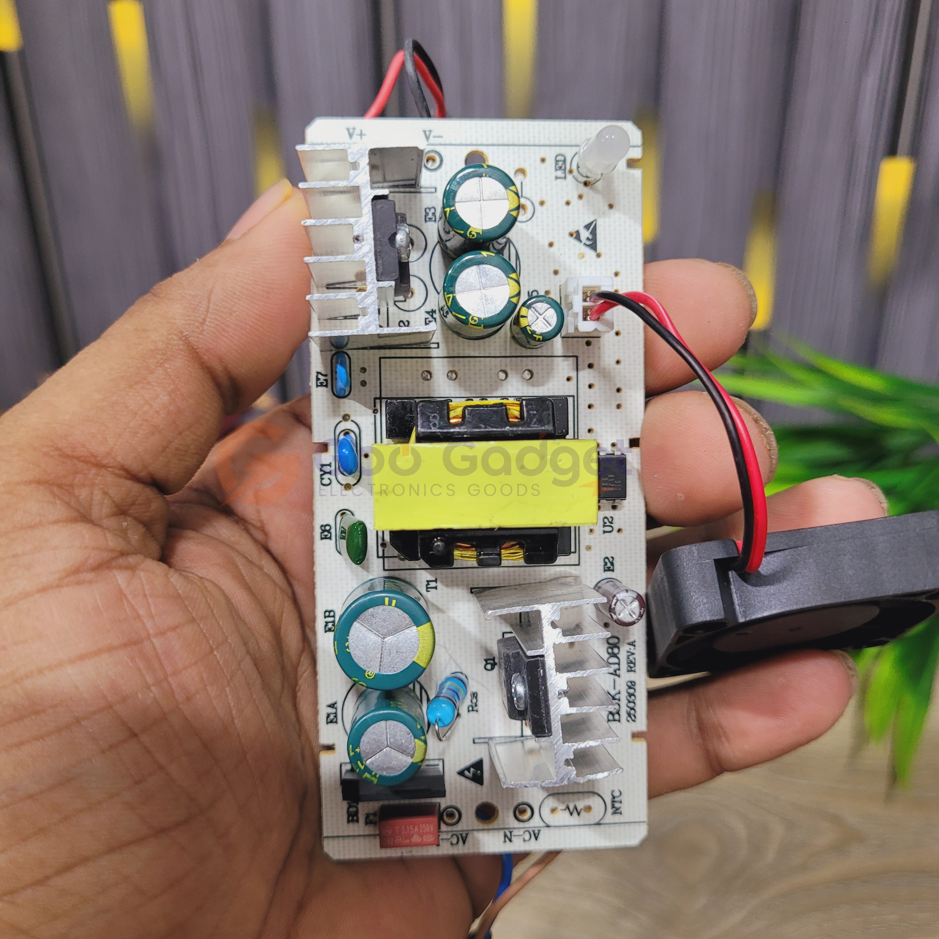 14.6V 5A Bigmax LiFePO4 Battery Charger with Cooling Fan_img_4