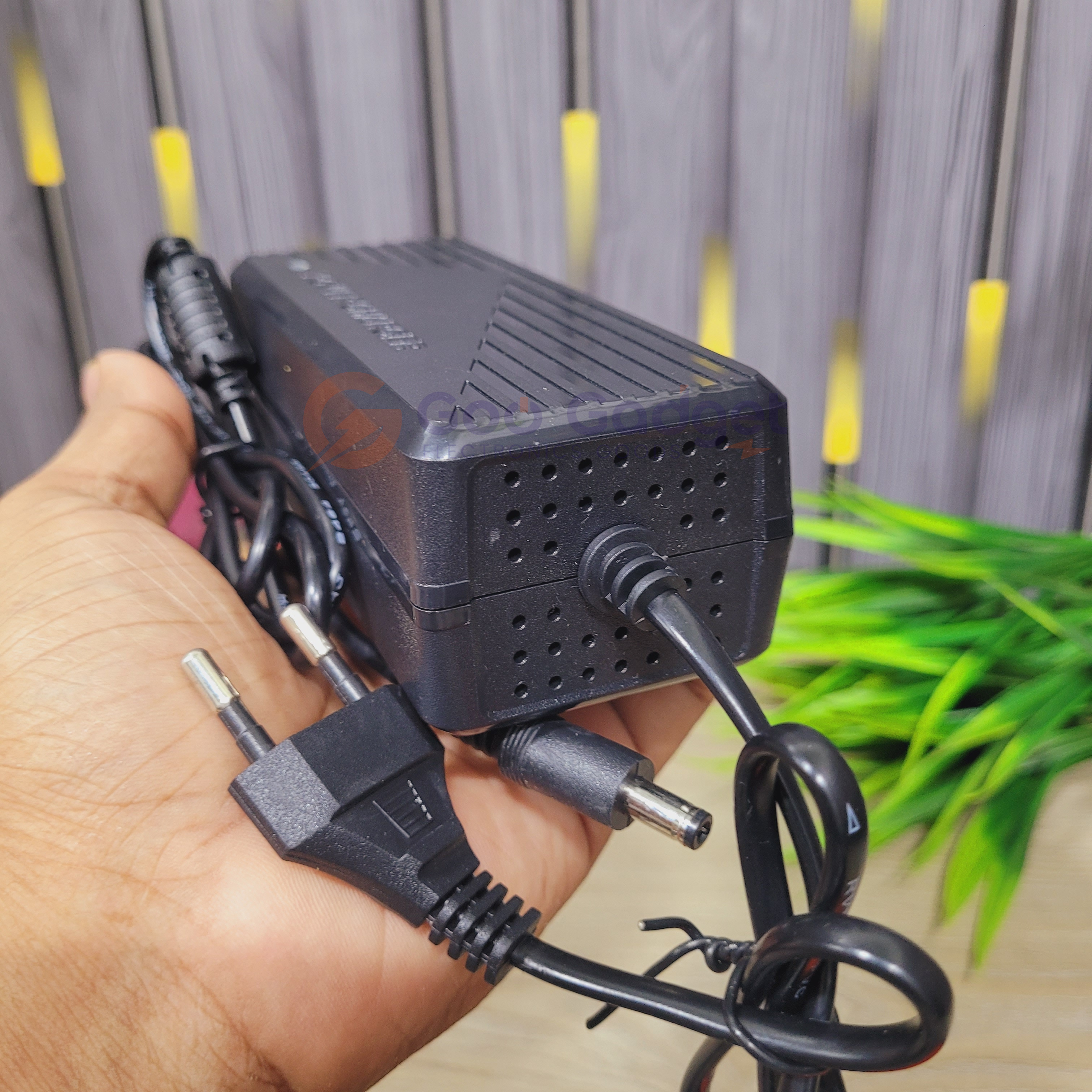 14.6V 5A Bigmax LiFePO4 Battery Charger with Cooling Fan_img_2