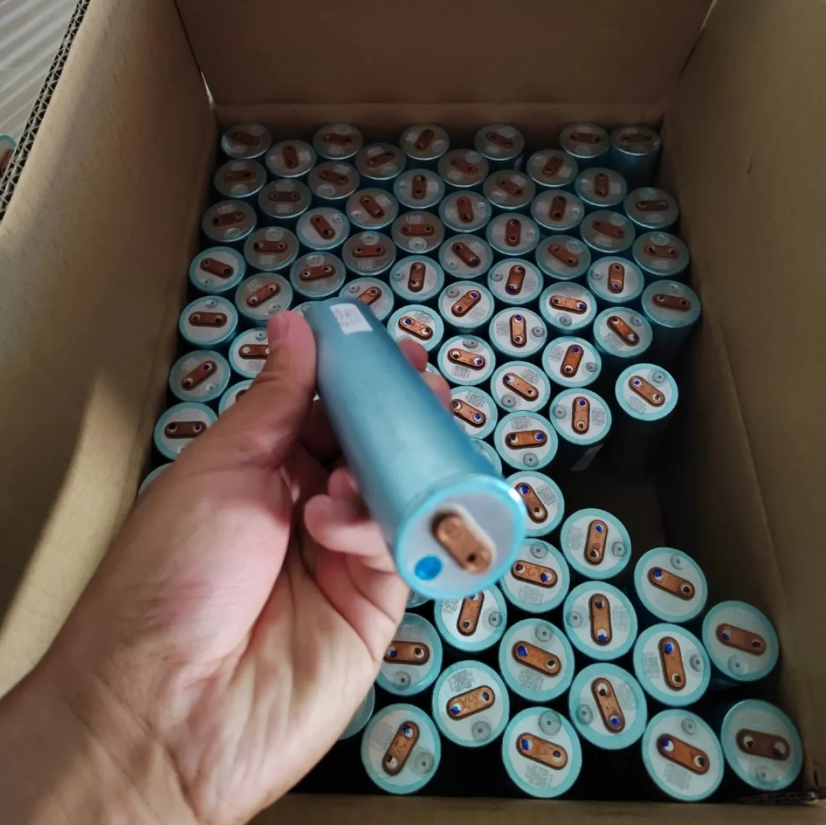 3.2V 15Ah Gotion 33140 Cylindrical LiFePO4 Rechargeable Battery Cell