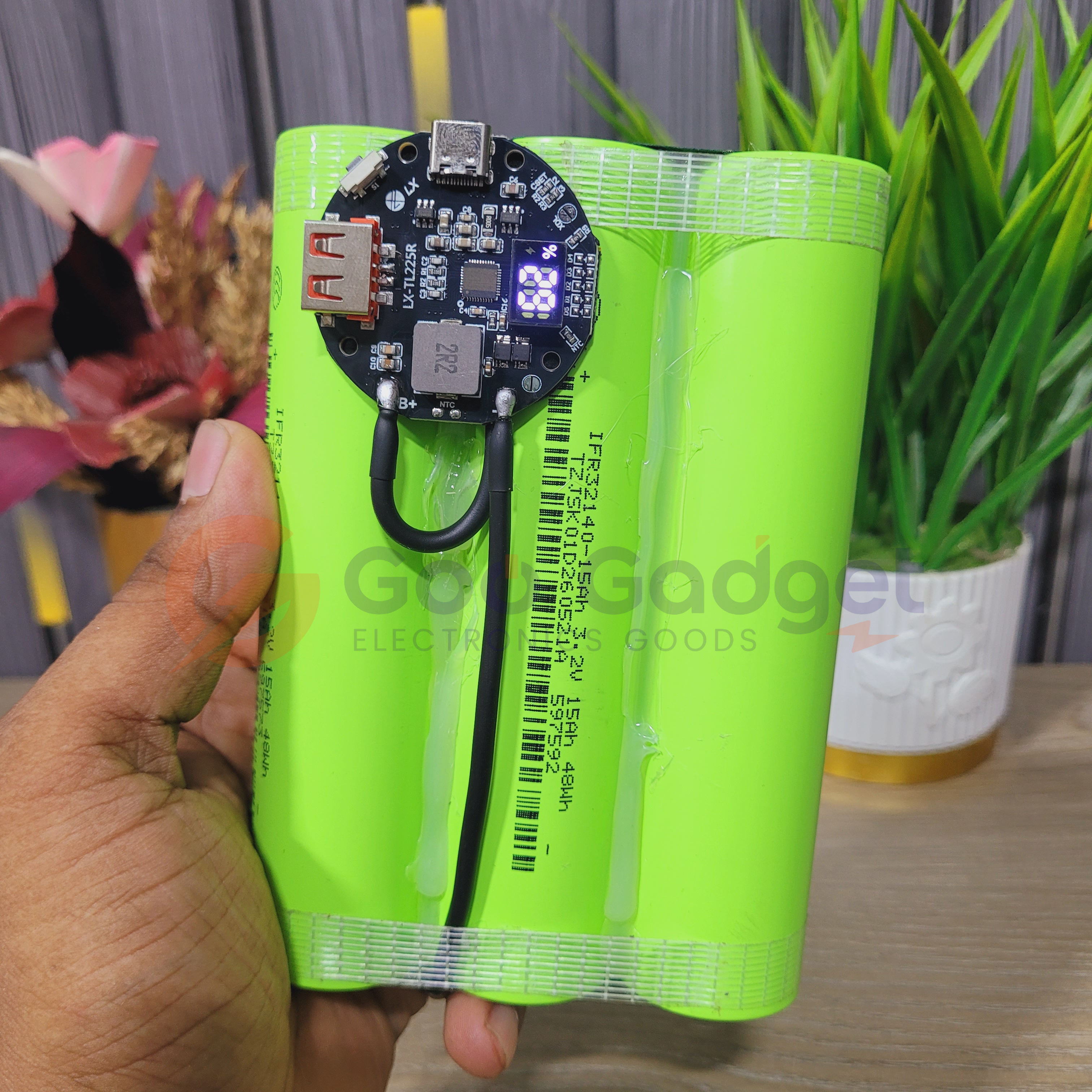 3.2V 45Ah LiFePO4 Fast Charging Power Bank with Digital Display (32140 Battery Pack)