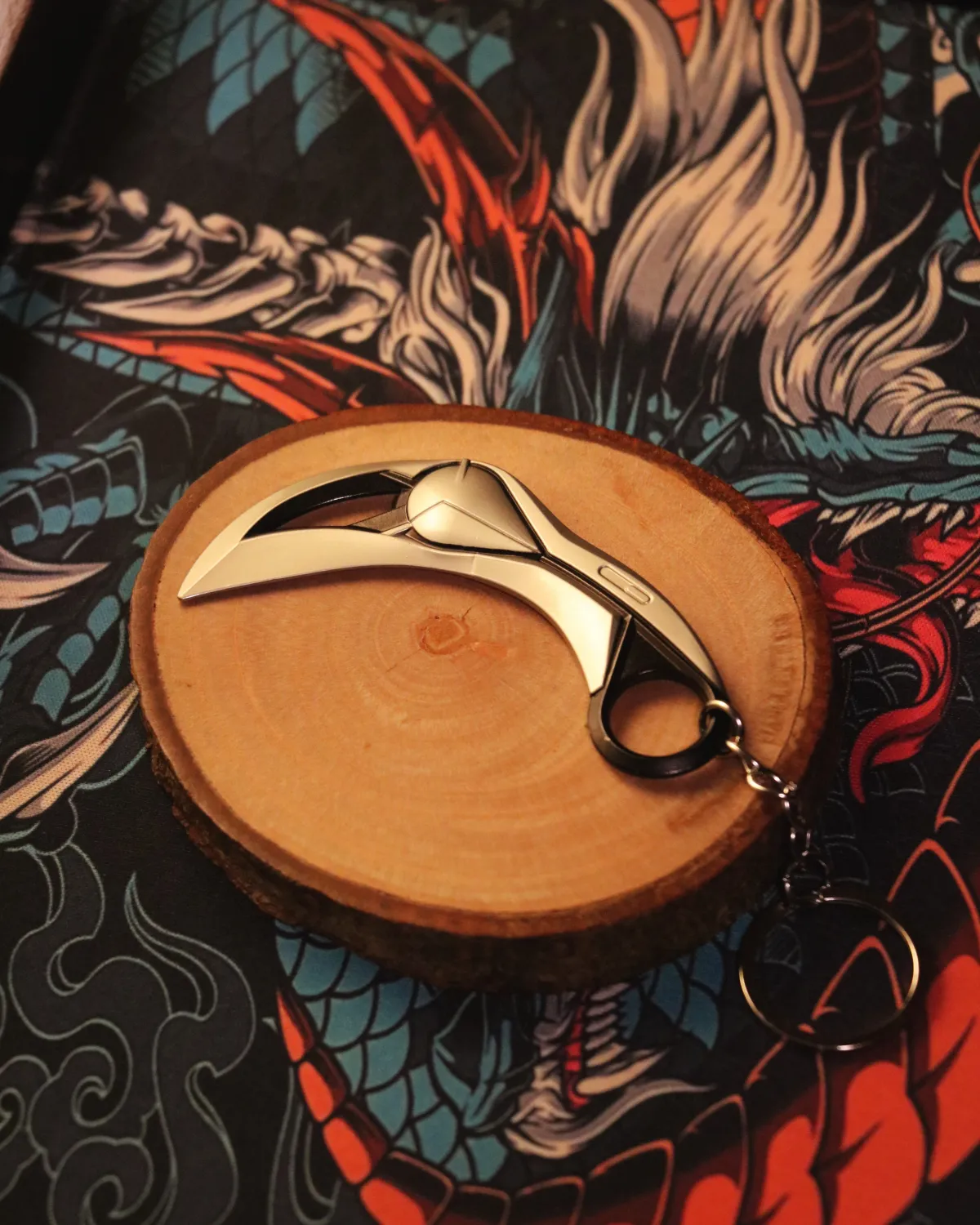 𝗠𝗘𝗧𝗔𝗟 ION Karambit Keychain - Image 1