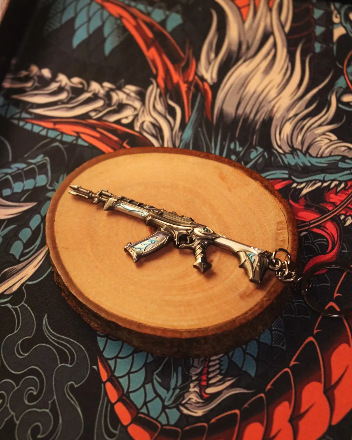 𝗠𝗘𝗧𝗔𝗟 White Reaver Vandal Keychain - Image 1