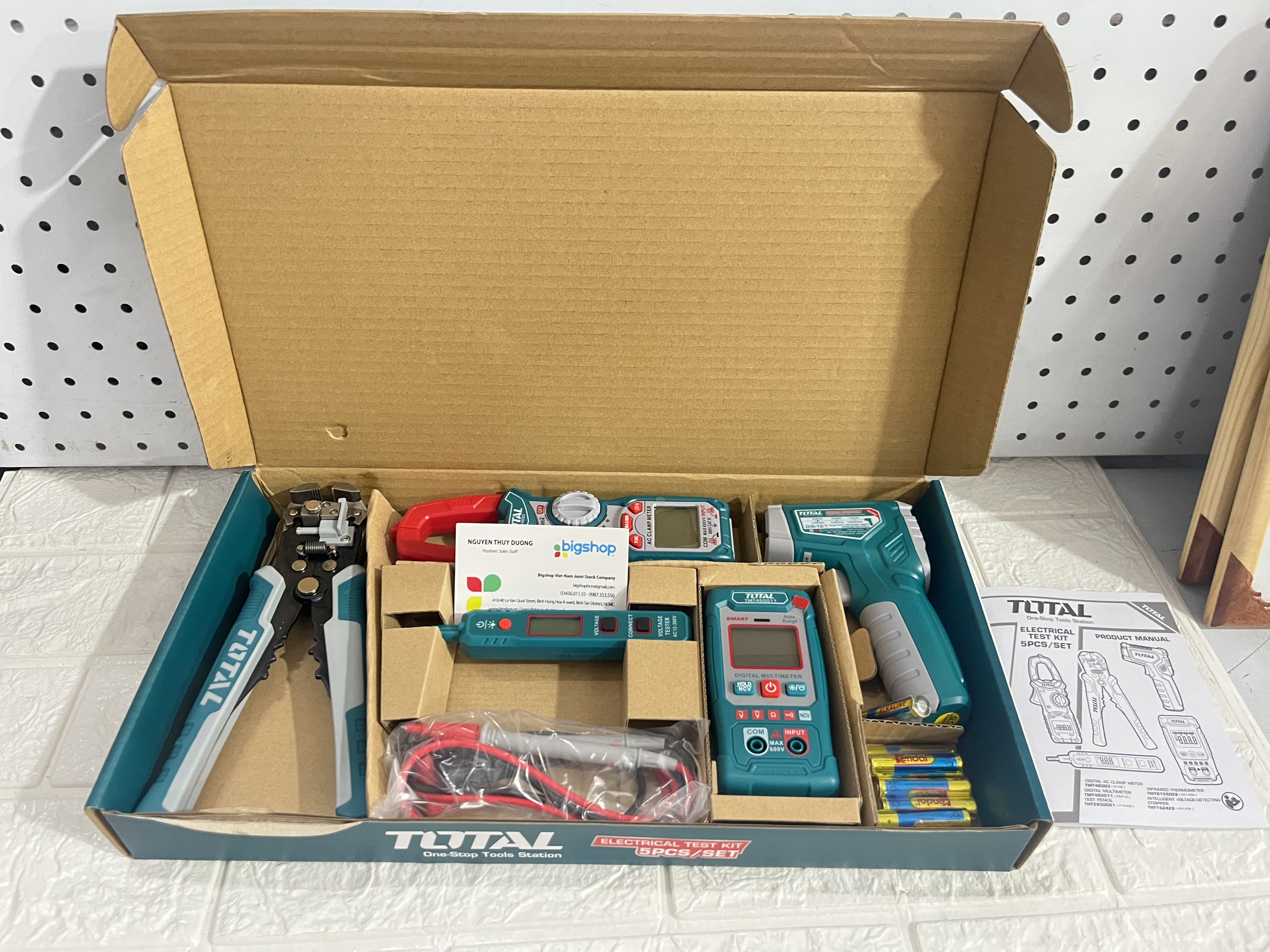 TOTAL TOS23026 5Pcs Electrical Test Kit Combo | Clamp Meter + Multimeter + Test Pencil + Infrared Thermometer + Voltage Stripper | Model: TOS23026_img_2