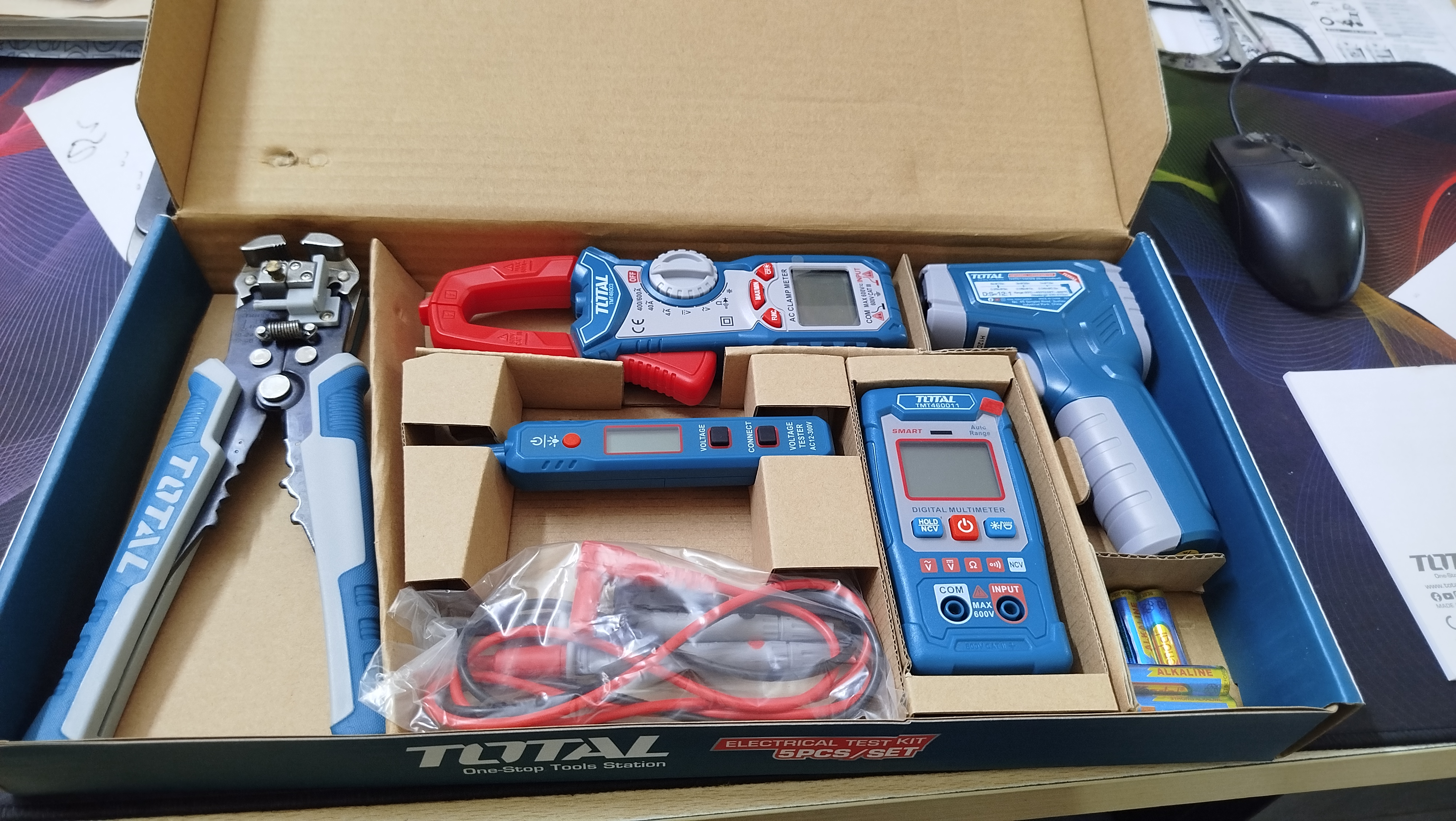 TOTAL TOS23026 5Pcs Electrical Test Kit Combo | Clamp Meter + Multimeter + Test Pencil + Infrared Thermometer + Voltage Stripper | Model: TOS23026_img_3
