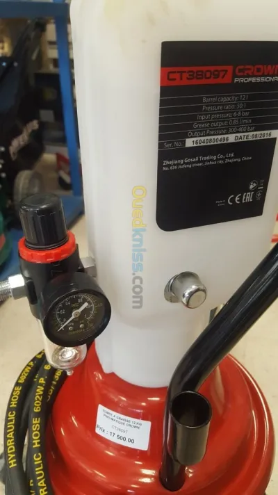 CROWN CT38097 Professional Grease Injector,12L,0.6-0.8MPa,0.85L/min,50:1; CT38097_img_1