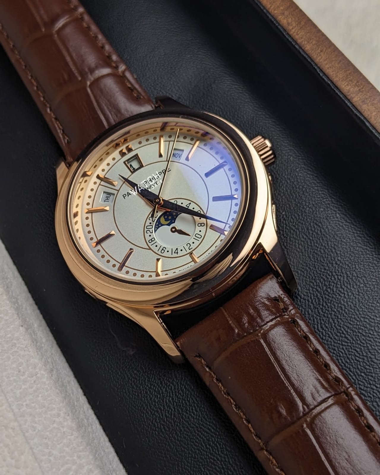 Patek Phillippe Quartz Watch Black Face_img_5