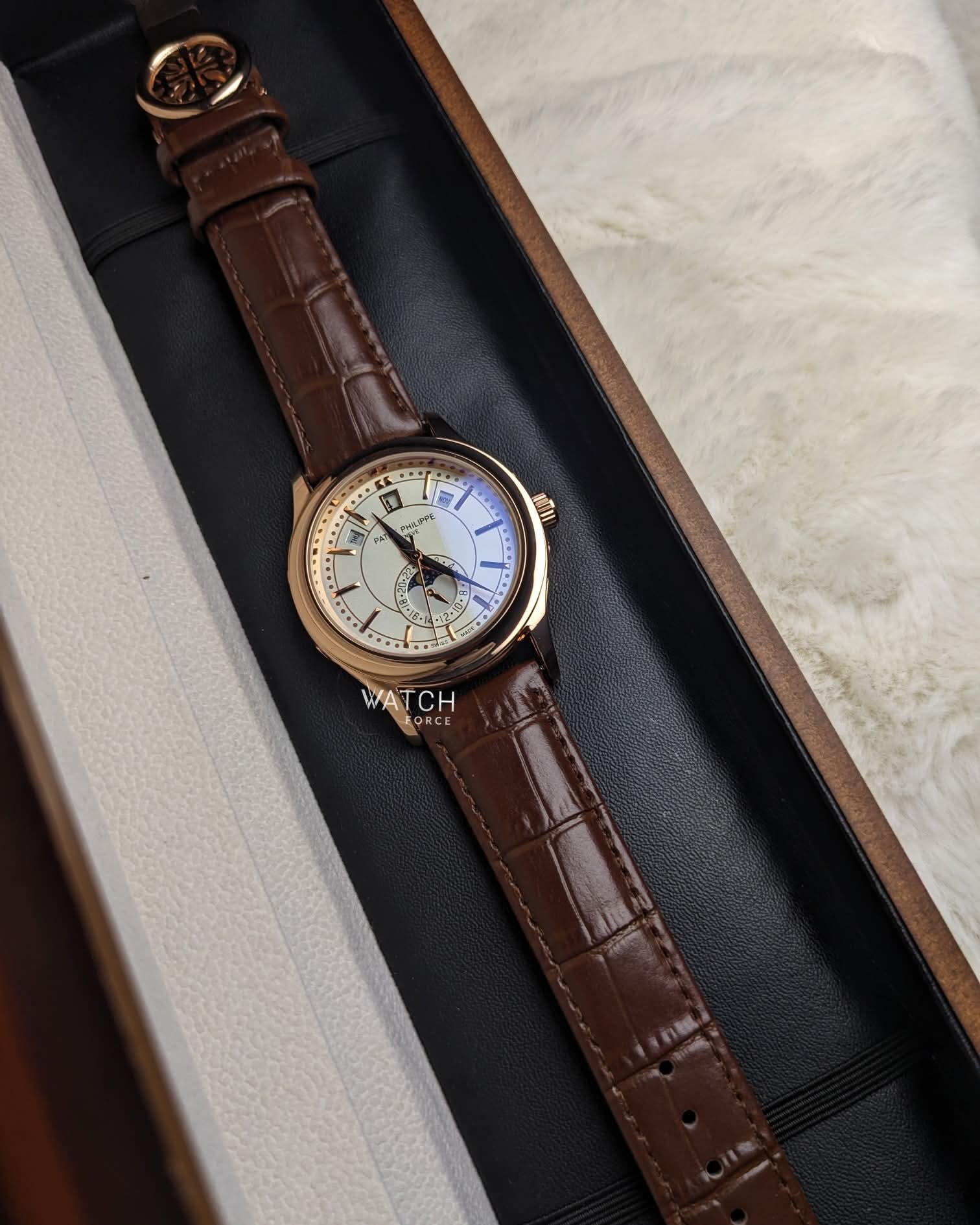 Patek Phillippe Quartz Watch Black Face_img_6