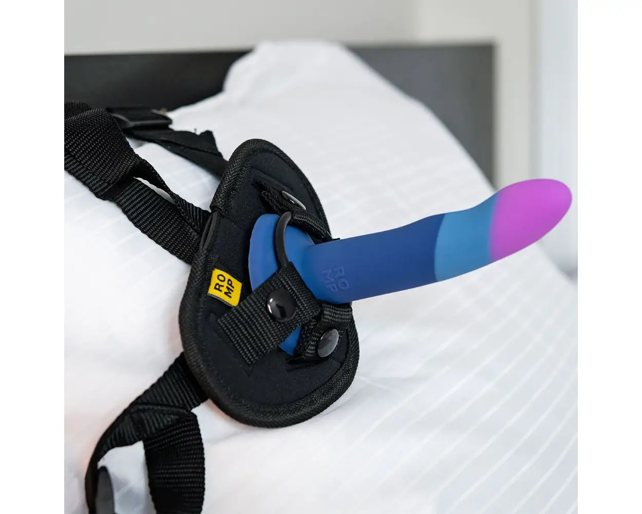 ROMP - PICCOLO HIT THE RIGHT NOTE 5.5-INCH PEGGING KIT WITH DILDO AND HARNESS_img_2