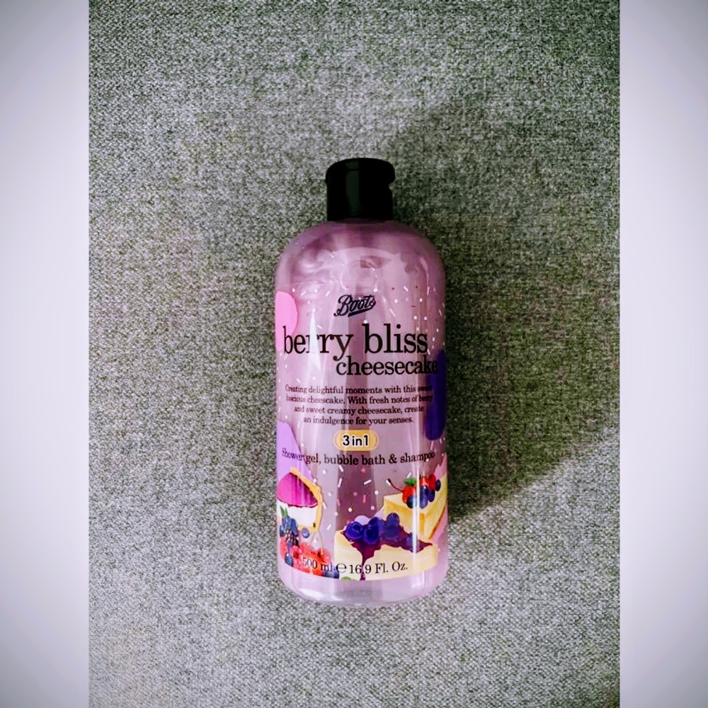 Boots Berry Bliss Cheesecake 3-in-1 Shower Gel, Bubble Bath & Shampoo_img_1