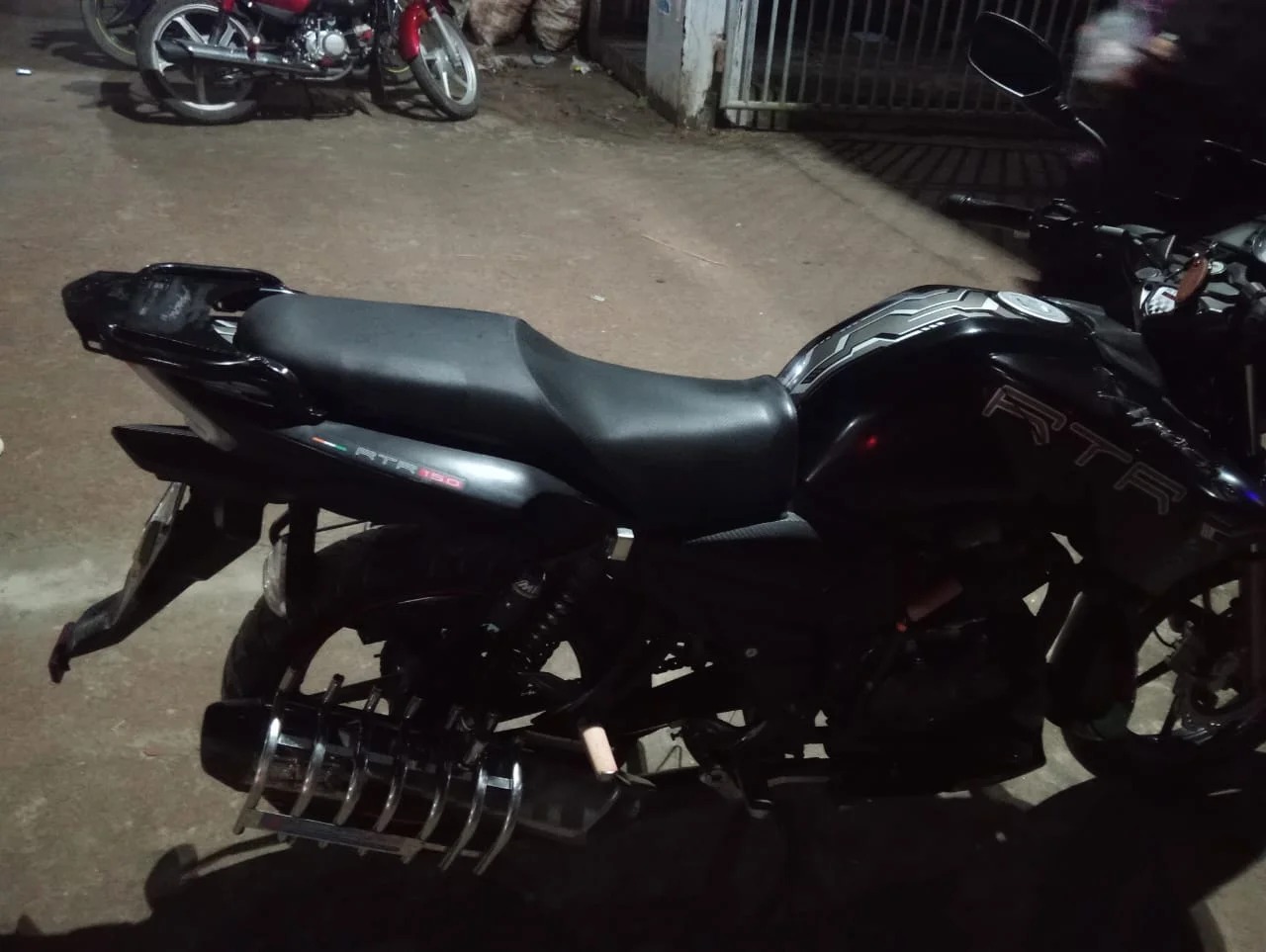 Premium Back Carrier With Handle For Apache RTR 160_img_3