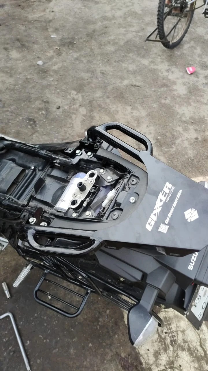 Premium Back Carrier With Handle For Gixxer Monoton_img_2