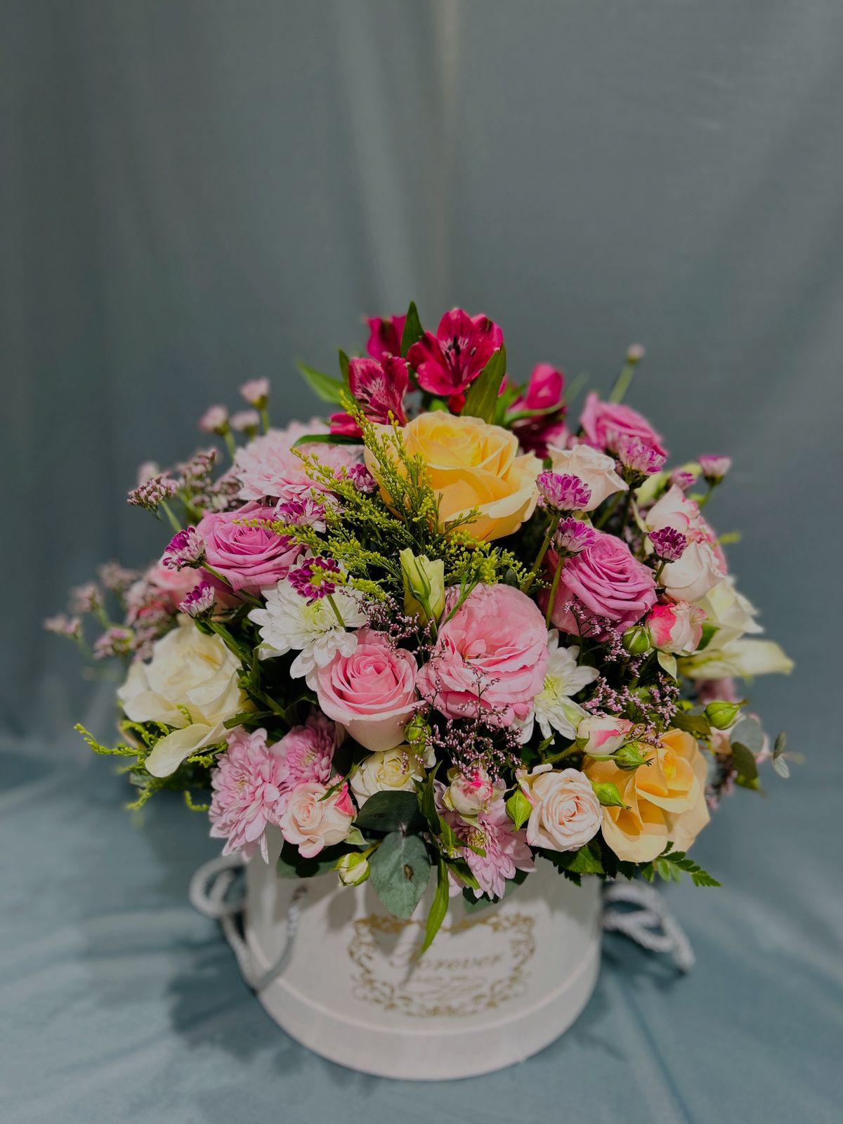 Box vase with mix flowers