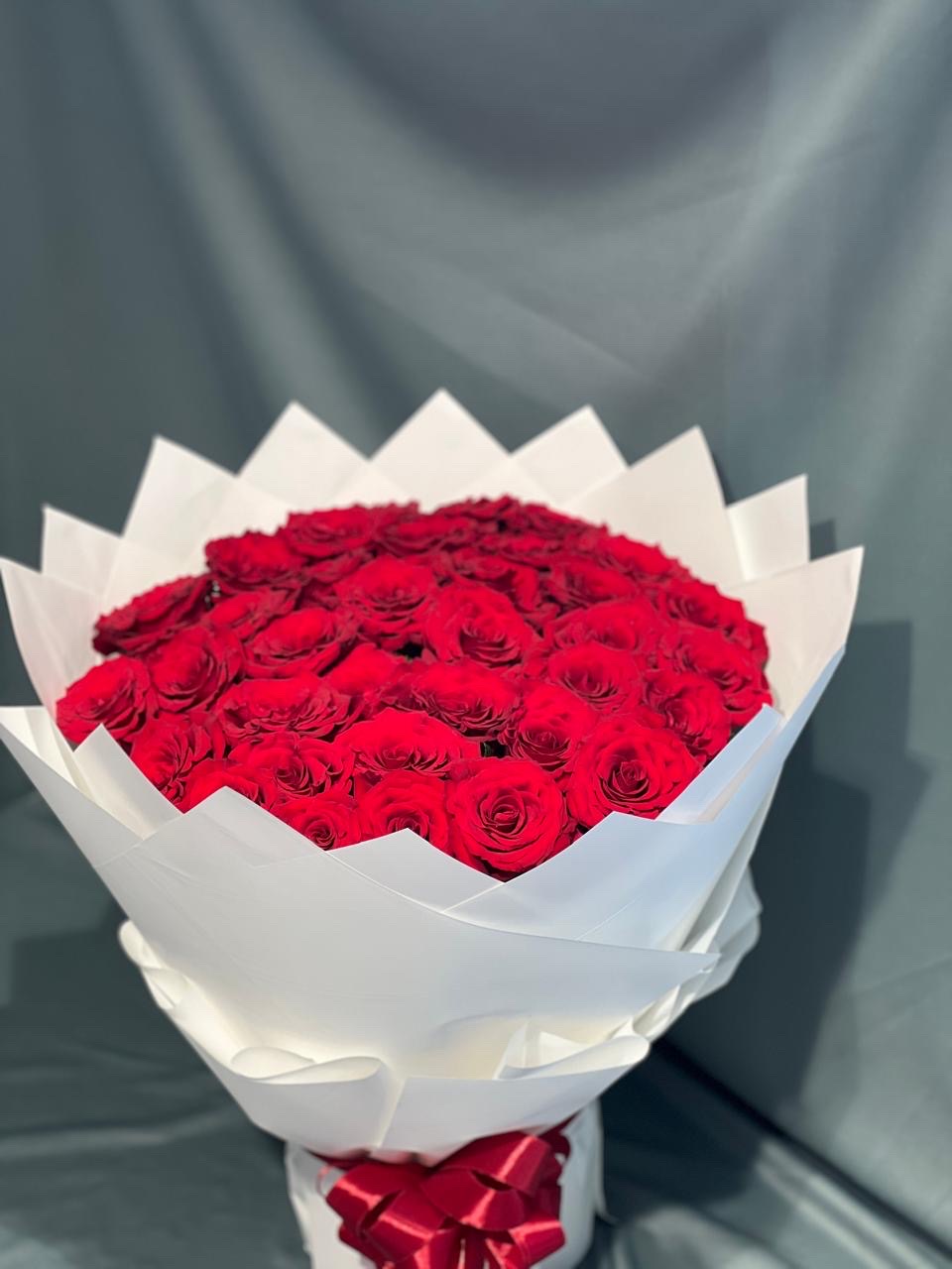Red & white stunning round bouquet