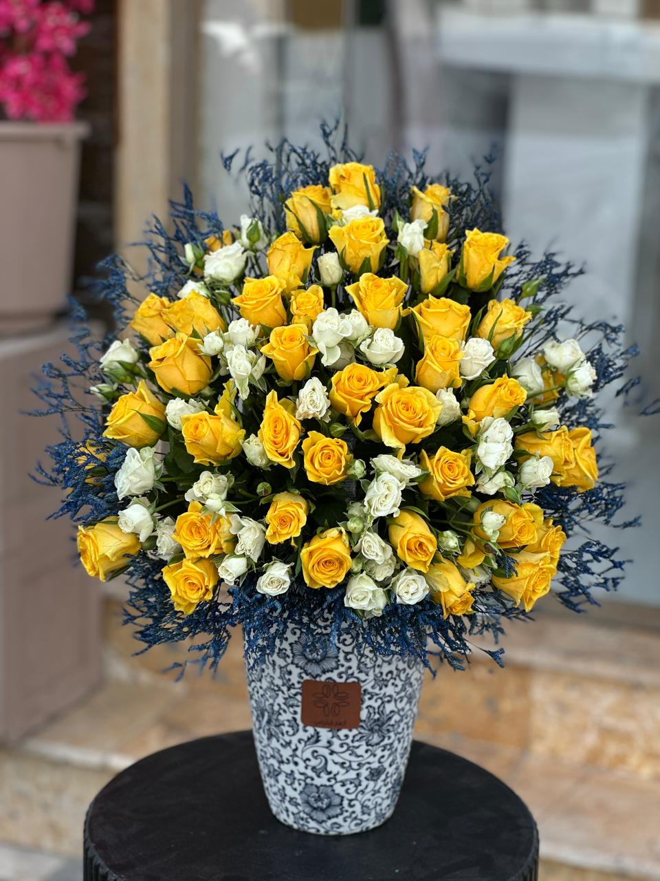 Yellow  and white white flowers vase