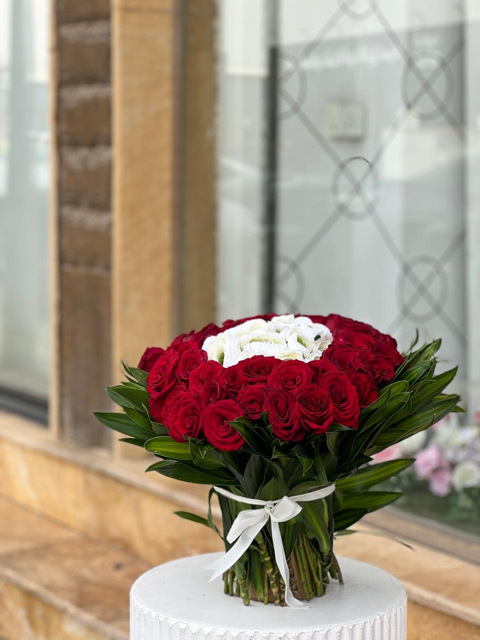Red and white flowers stunning  bouquet without stand
