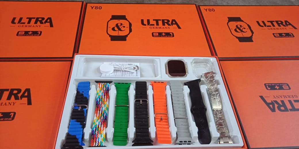 y80 ultra smart watch With 8 straps