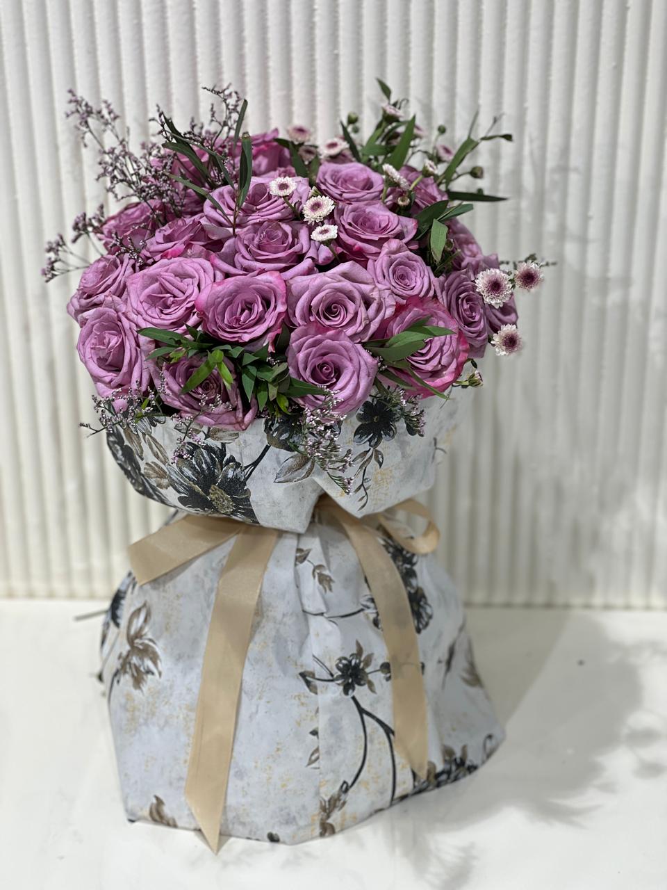 Purple  hand bouquet like stunning bouquet