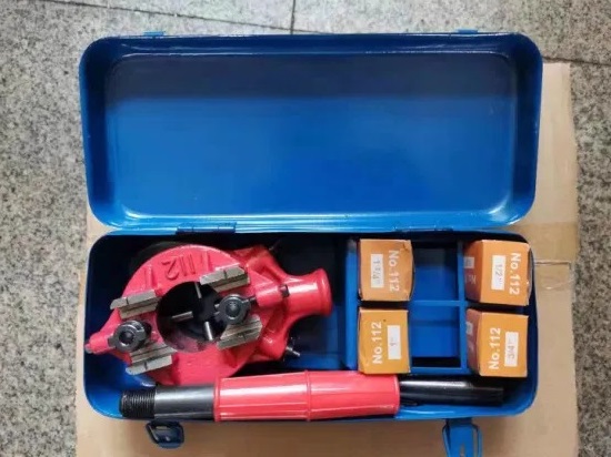 Pipe Threading Die Set, Ratchet Die Stock set 1/2"-1 1/4" heavy duty same as picture - Image 1