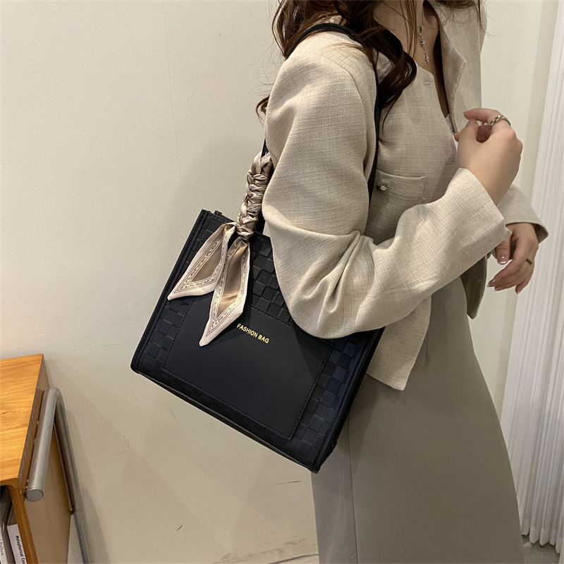 University lays tote  bag