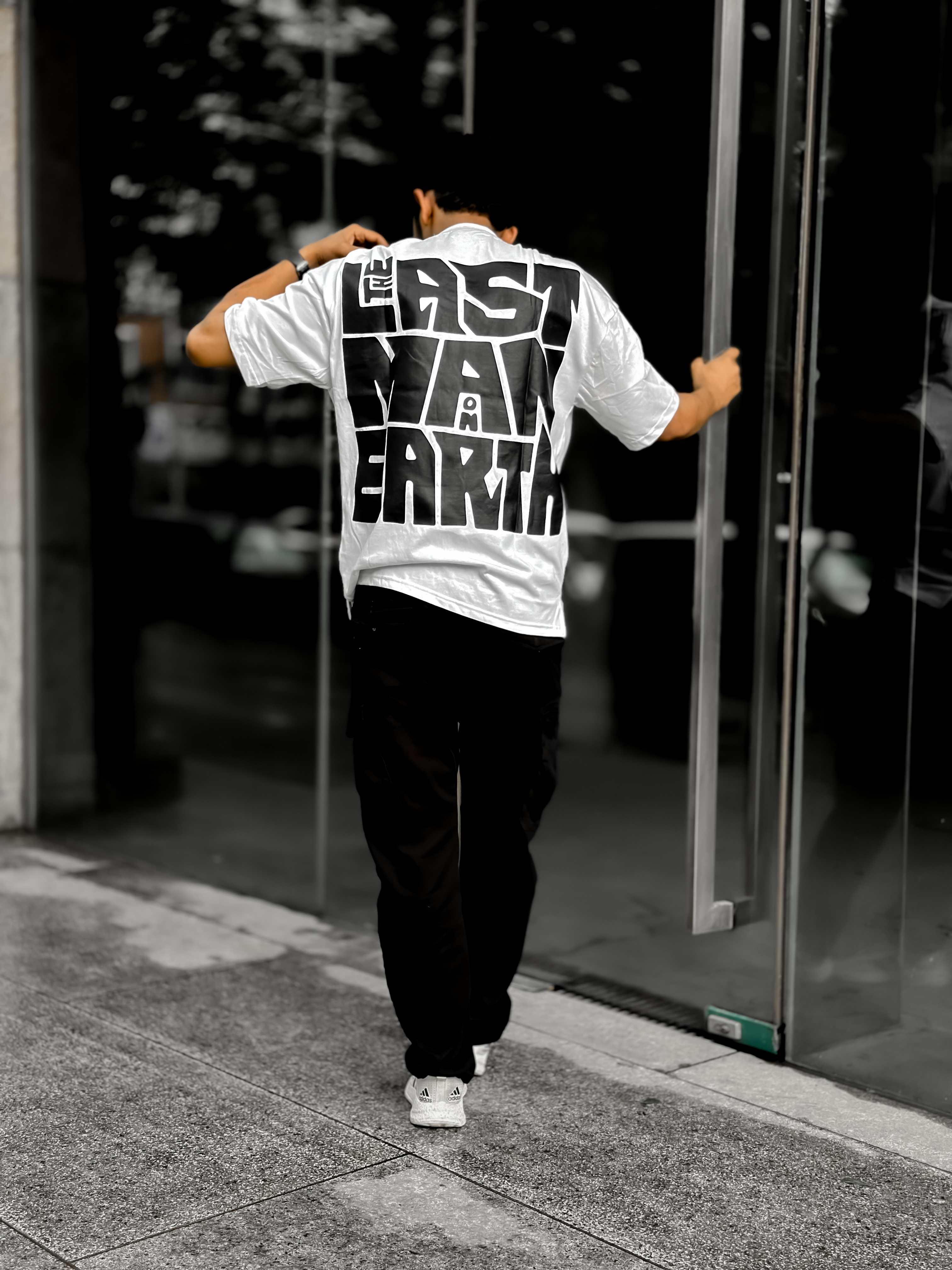 Last Man White_img_1