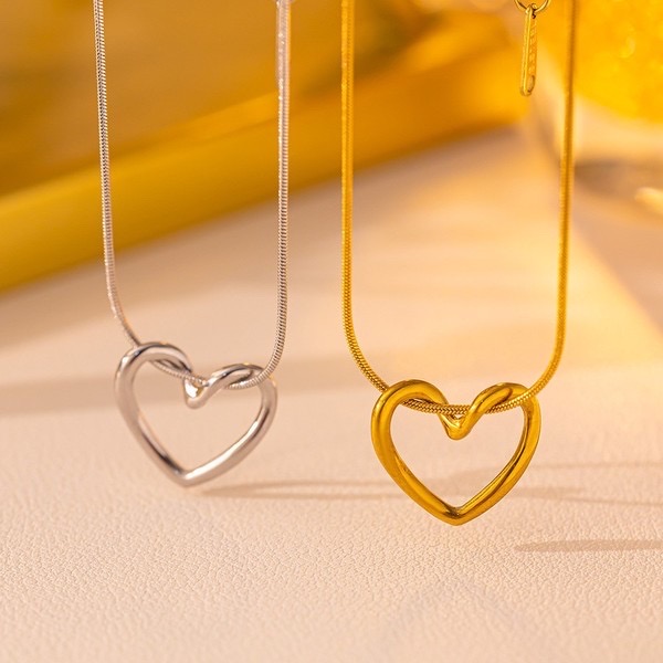 Hollow heart neckpiece_img_3