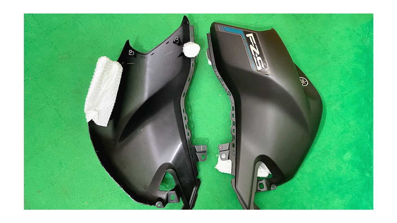 Tanky Box (2D-Mat Black) for Yamaha FZS V3 (Mat black) bike. thumbnail 2