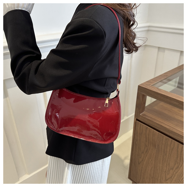 Glossy shoulder bag_img_6