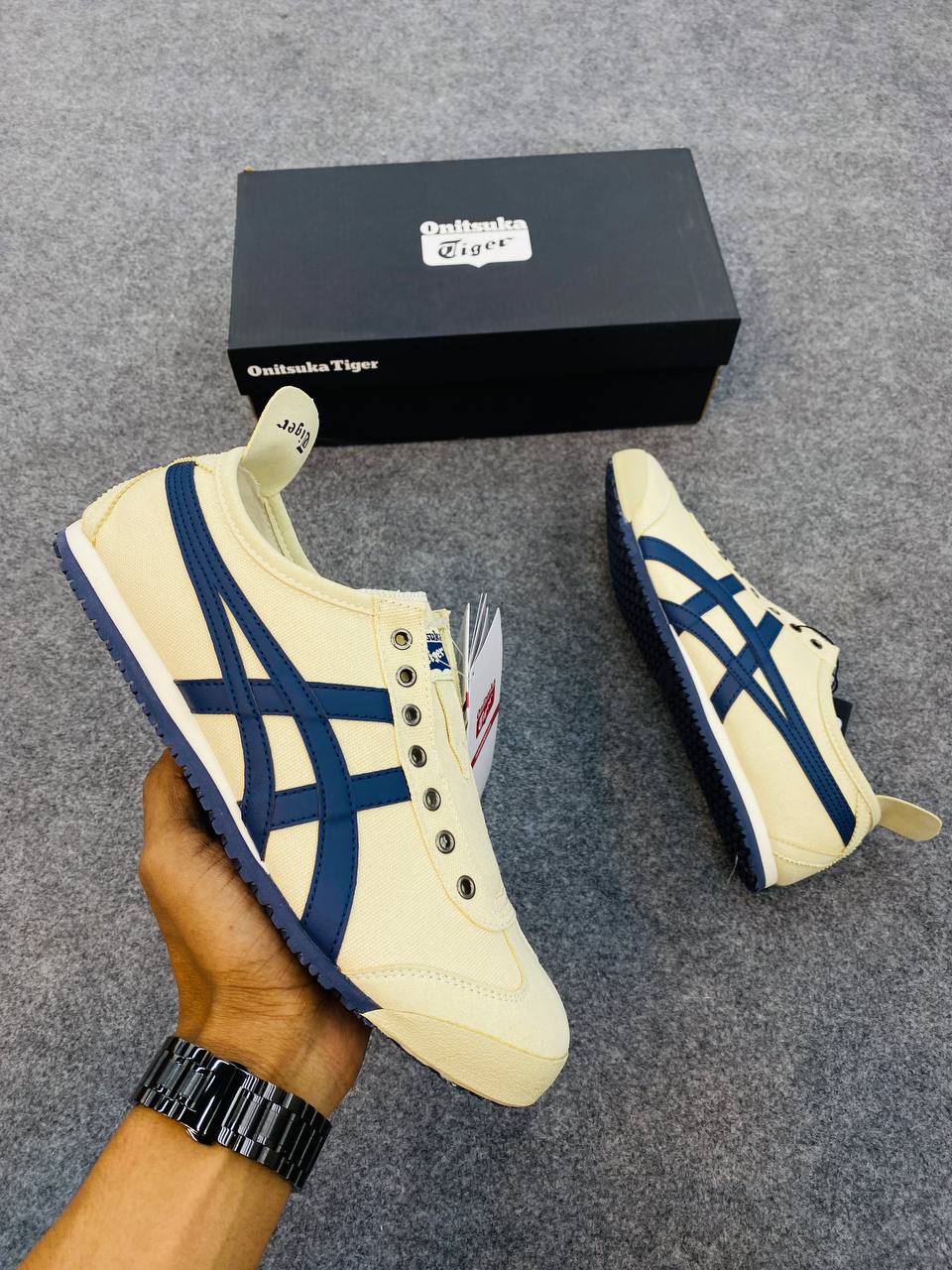 Onitsuka Tiger Slip on (size 39,40)